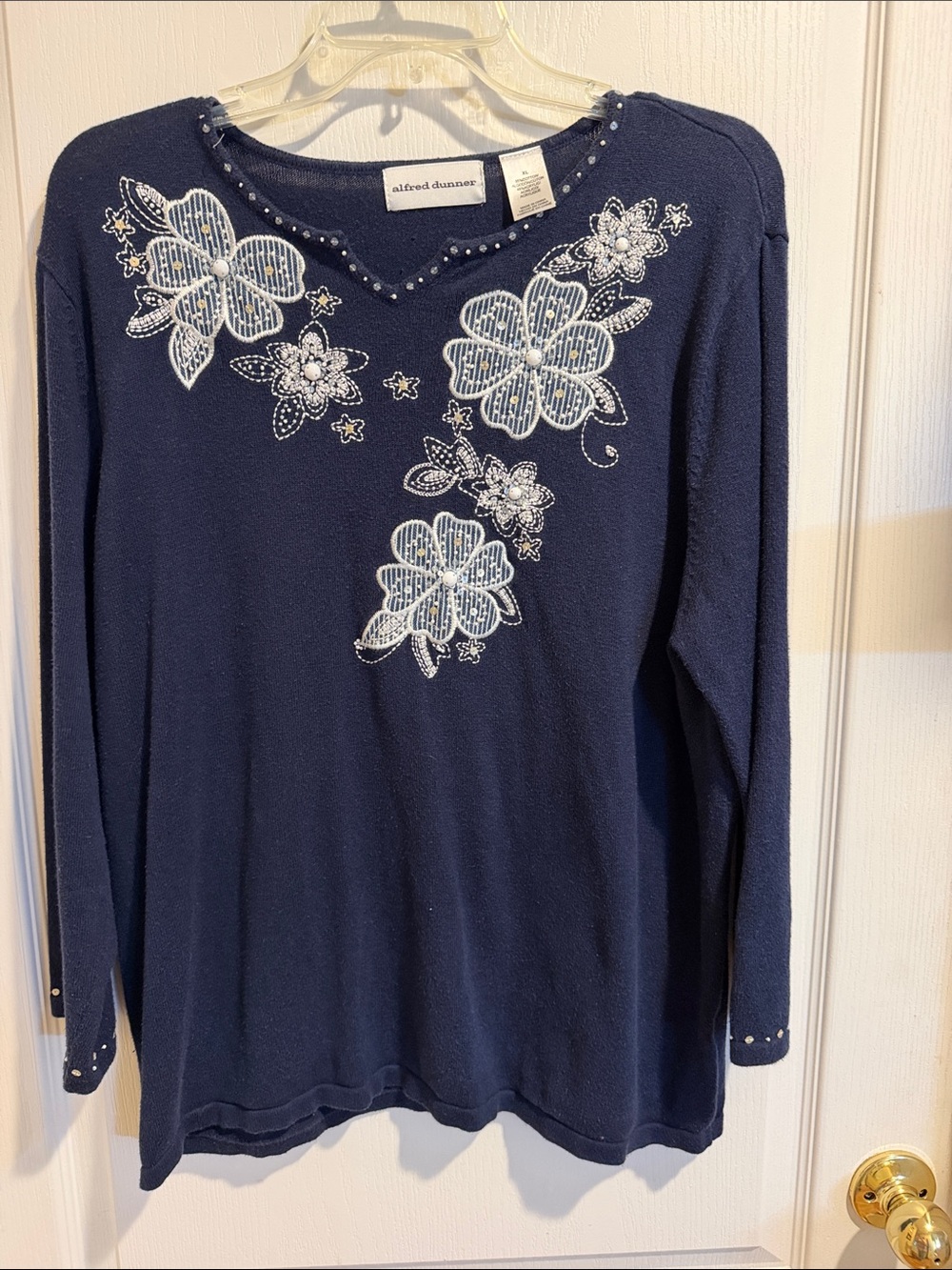 Alfred Dunner Navy Long-Sleeve V-Neck Sweater with White Floral Embroidery